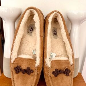 UGG Tan Slippers with Brown Accents Sz 9.5-10 M Hard Soles Excellent Worn Twice